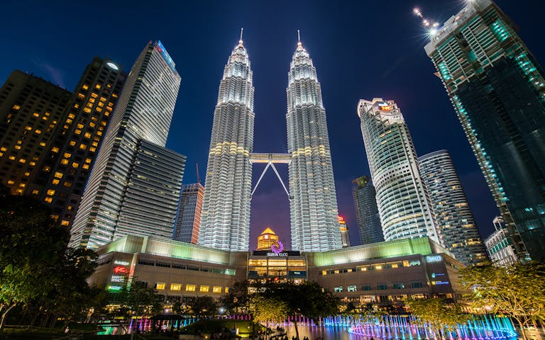 malaysia book petronas twin towers